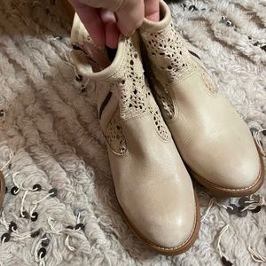 Musse and Cloud cream/tan leather booties